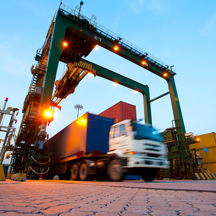 Transportlogistik von RDL, LKW am Hafen
